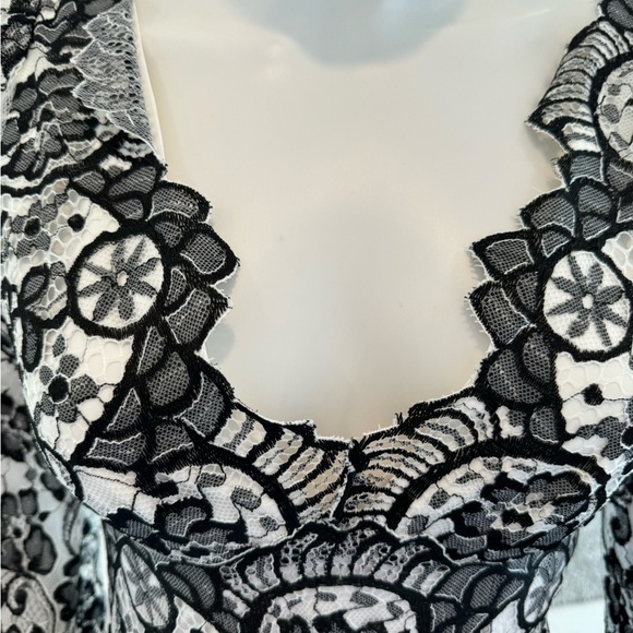 BCBG MaxAzria  Scalloped Lace Maxi Gown Size 0 Black& White NWT - Picture 12 of 13